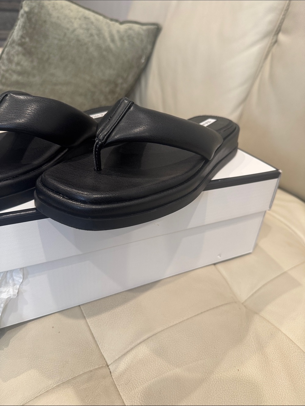 Steve Madden Black Padded Thong Sandals with Cushioned Footbed - Picture 3 of 3